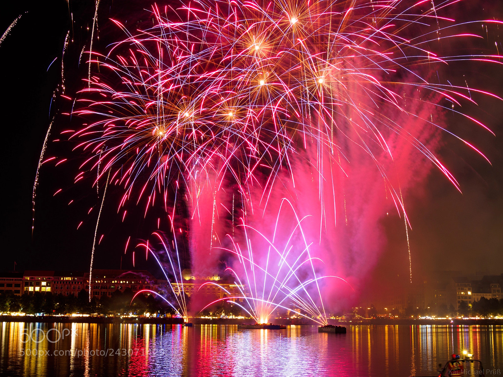 Olympus OM-D E-M10 II sample photo. Alstervergnügen 2017 fireworks photography