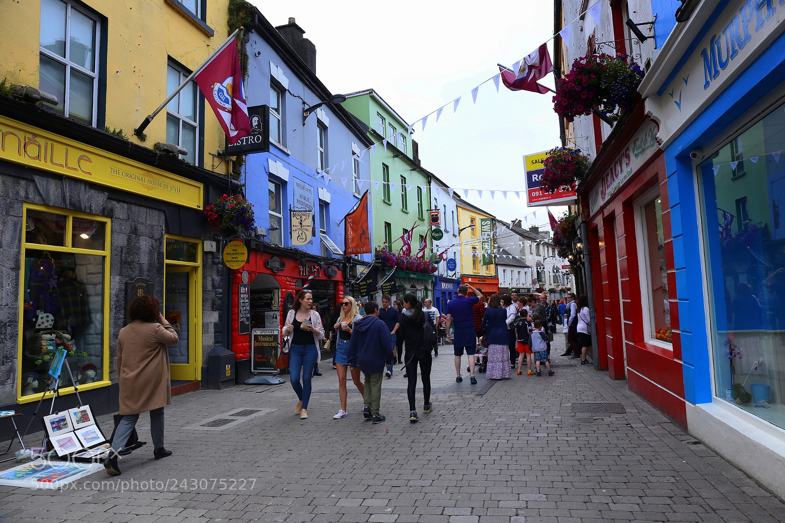 Canon EF 24-70mm F4L IS USM sample photo. On the street in photography