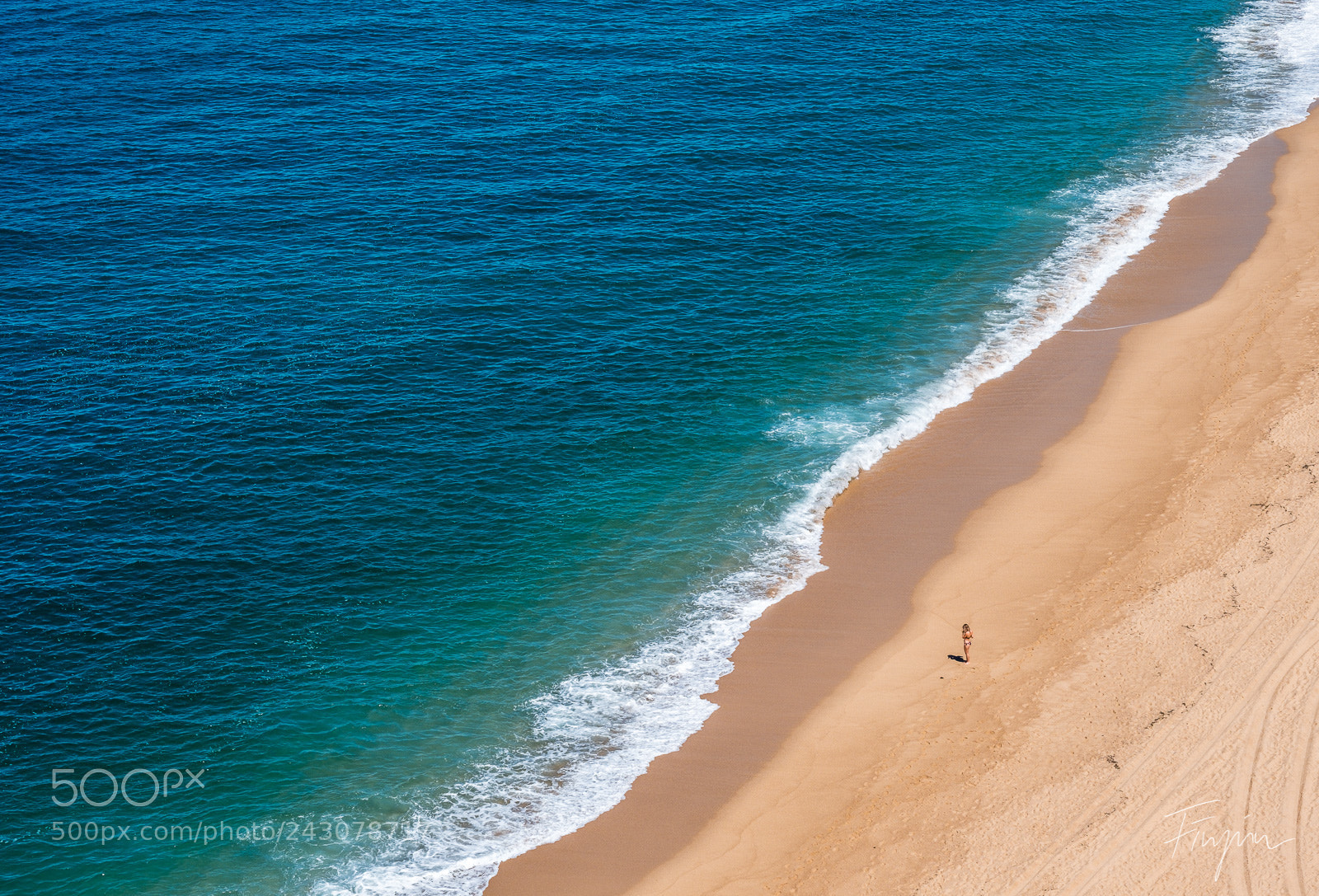 Fujifilm X-T20 sample photo. Alone on the beach photography