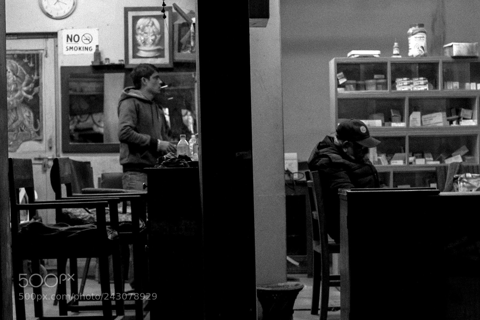 Canon EOS 550D (EOS Rebel T2i / EOS Kiss X4) sample photo. Two shopkeepers photography