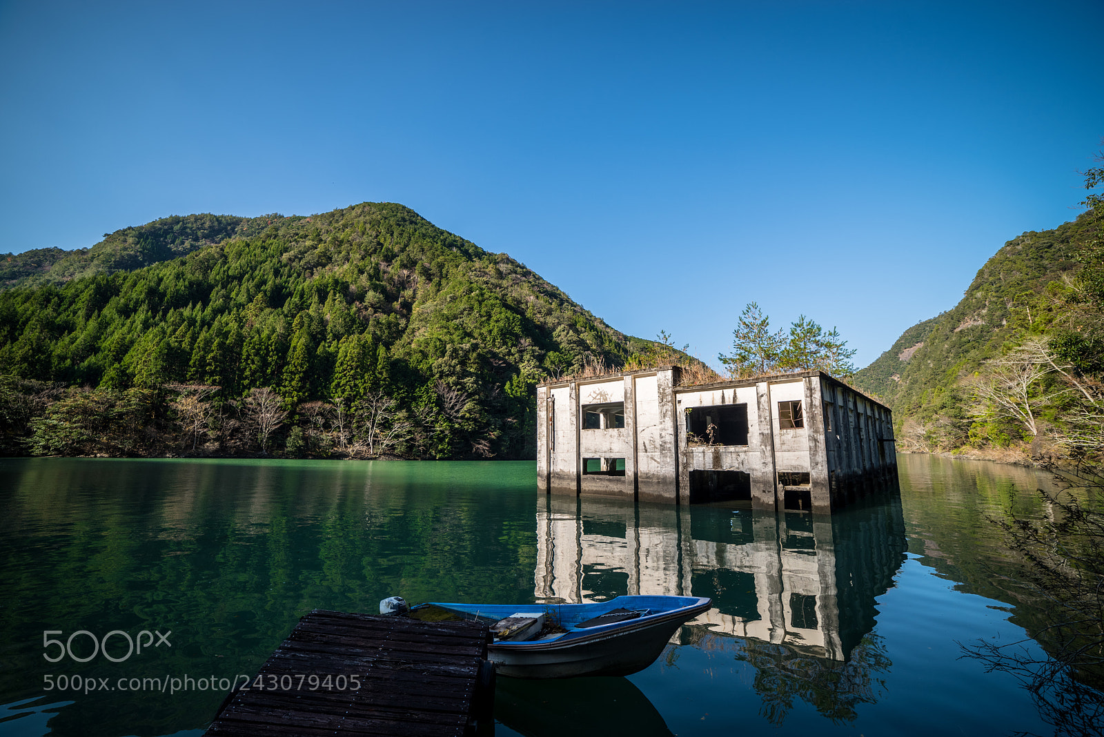 Pentax K-1 sample photo. Ruin on lake photography
