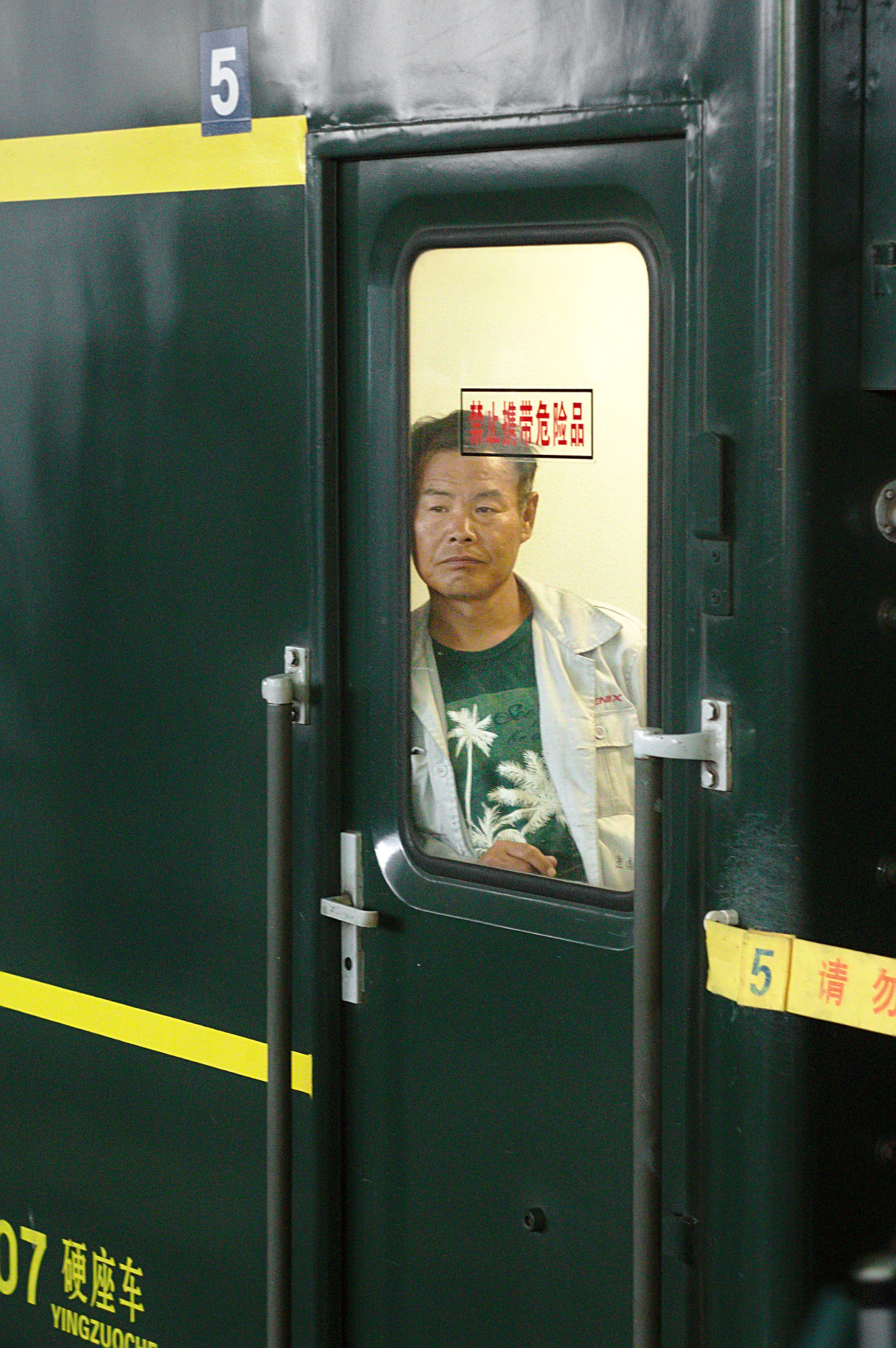 Canon EF 35-80mm f/4-5.6 sample photo. Waiting in the train photography