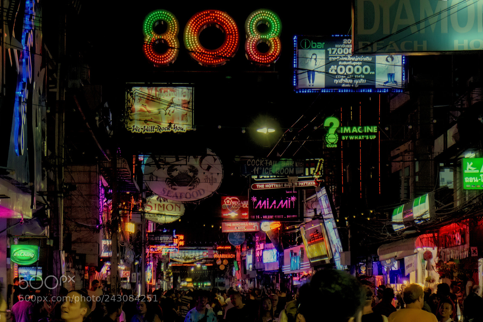 Sony a5100 sample photo. Suspicious midnight street photography