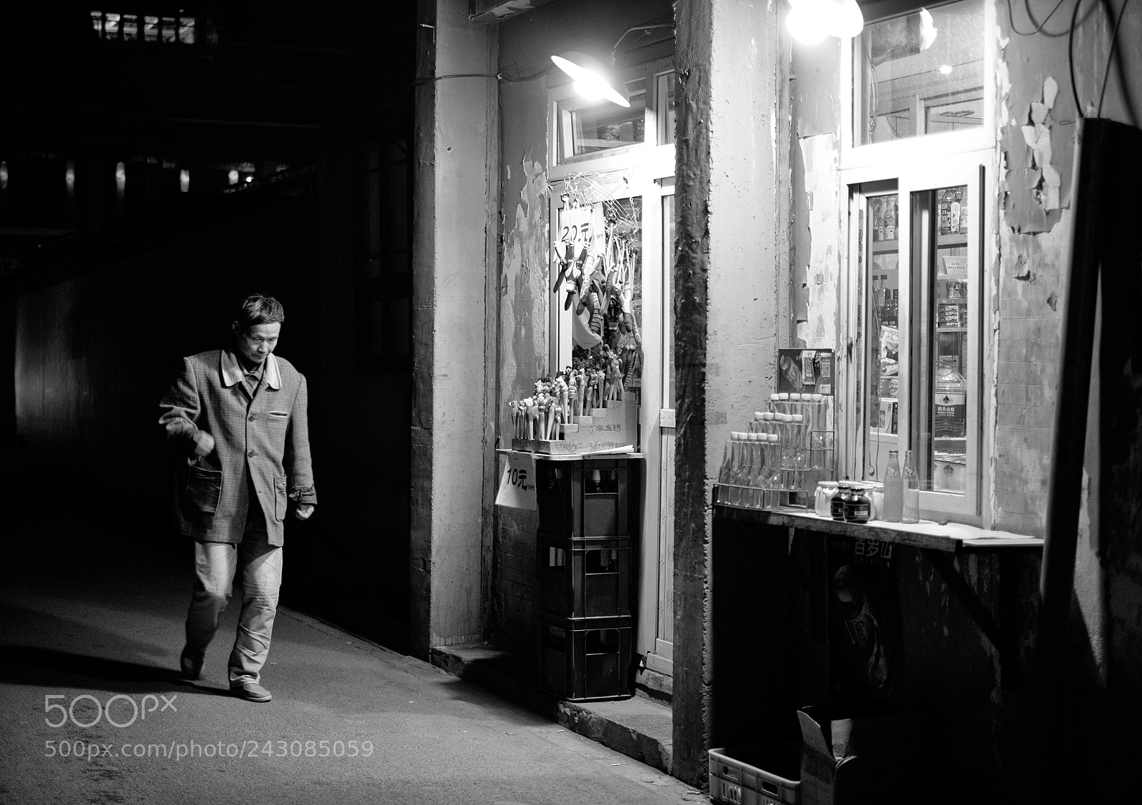 Fujifilm X-T1 sample photo. Cold, tired. photography