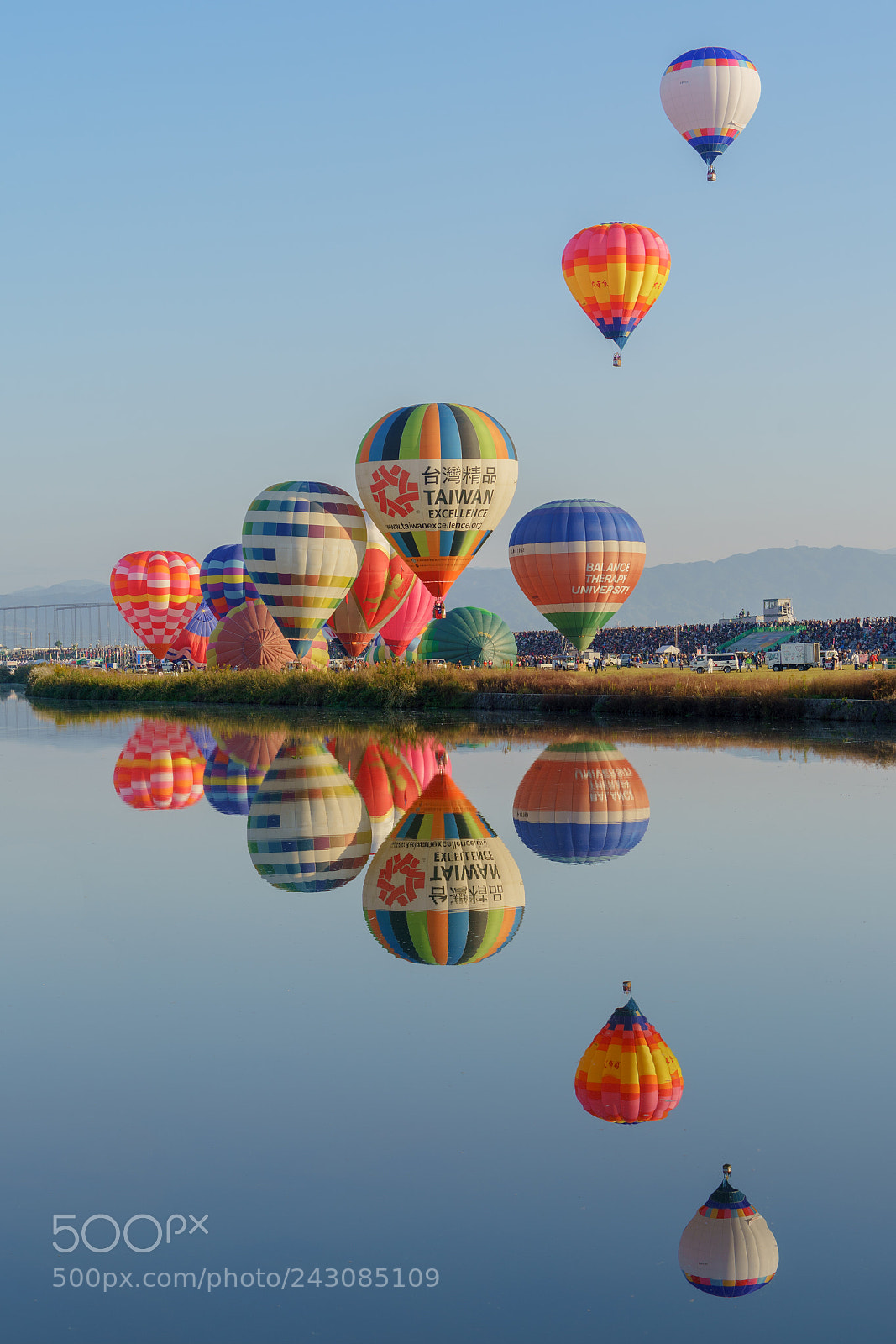 Sony a9 sample photo. Mirror balloon photography