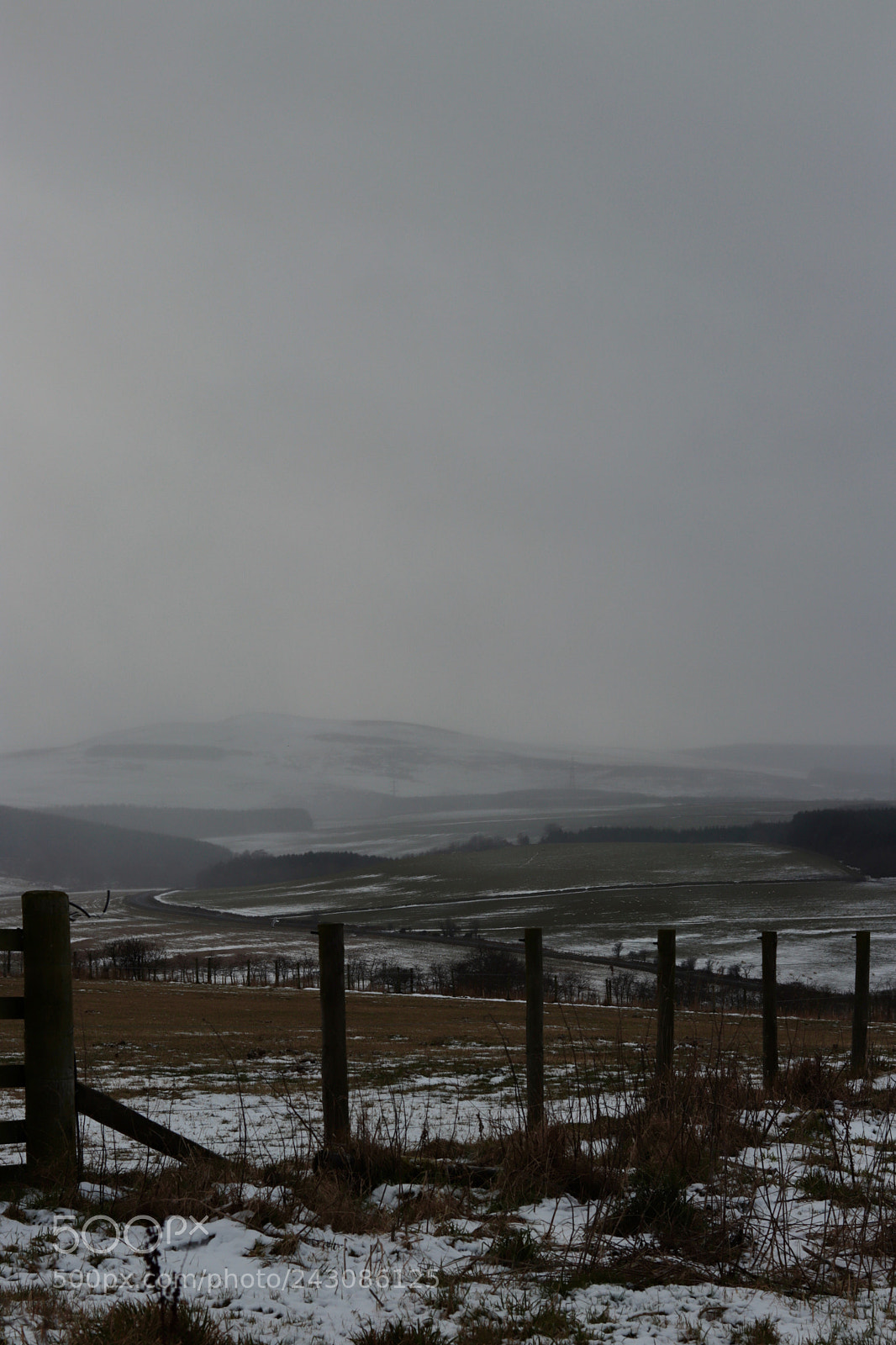 Canon EOS 800D (EOS Rebel T7i / EOS Kiss X9i) sample photo. Snow over drakemyre photography
