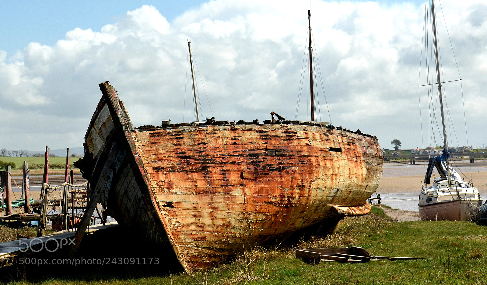 Nikon D5100 sample photo. Rusty boat photography