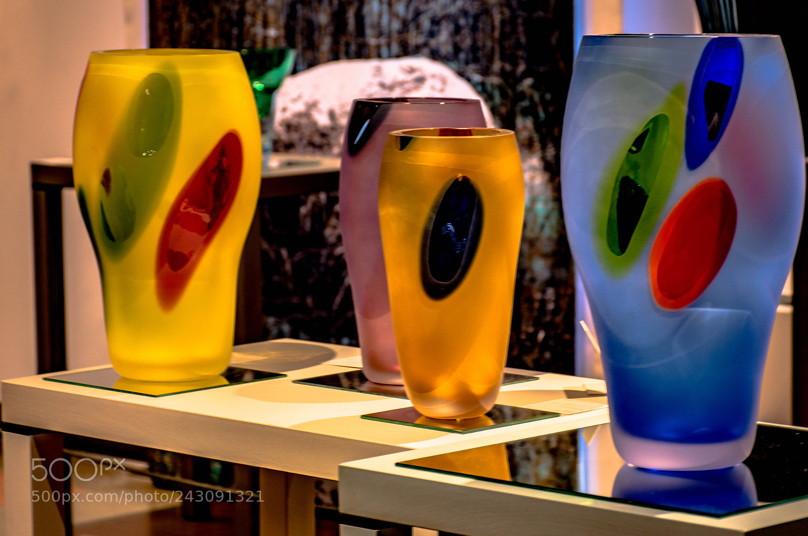 Nikon D7200 sample photo. Exhibit at the glass photography