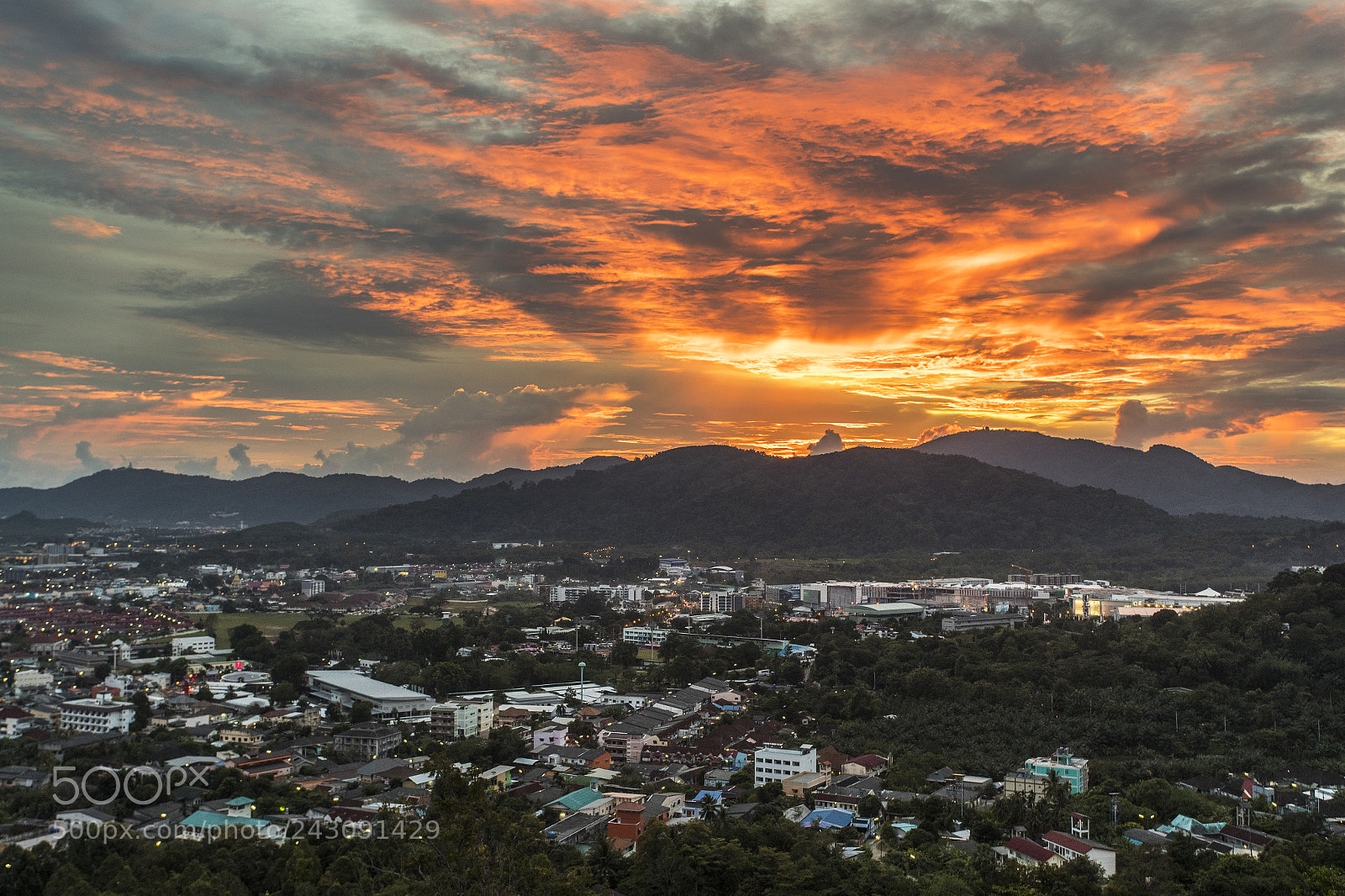 Canon EOS-1D X Mark II sample photo. Sunset of phuket photography