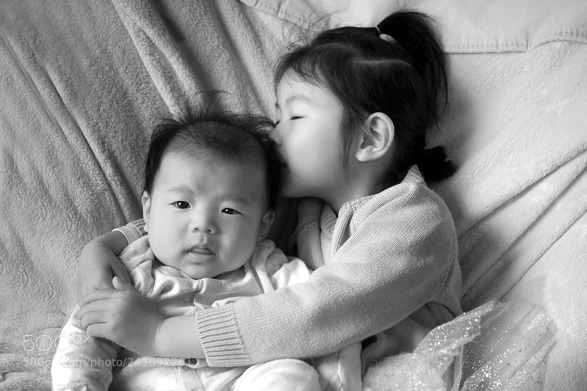 Olympus OM-D E-M1 Mark II sample photo. Brother and sister photography