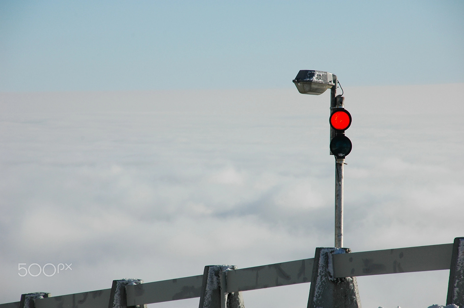 Nikon D70s + Sigma 18-200mm F3.5-6.3 DC sample photo. Sky traffic light photography