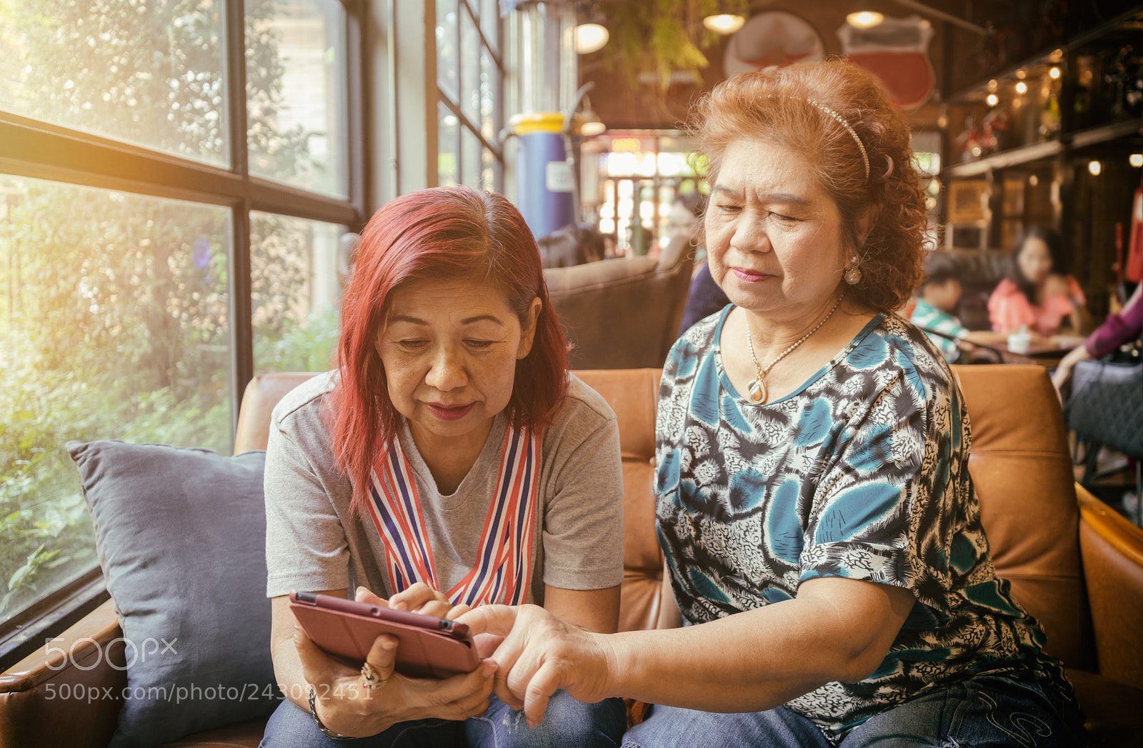 Sony a7 II sample photo. Two middle aged sister photography