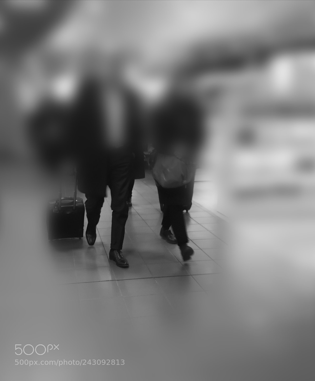 HUAWEI P10 sample photo. Walking on floor photography