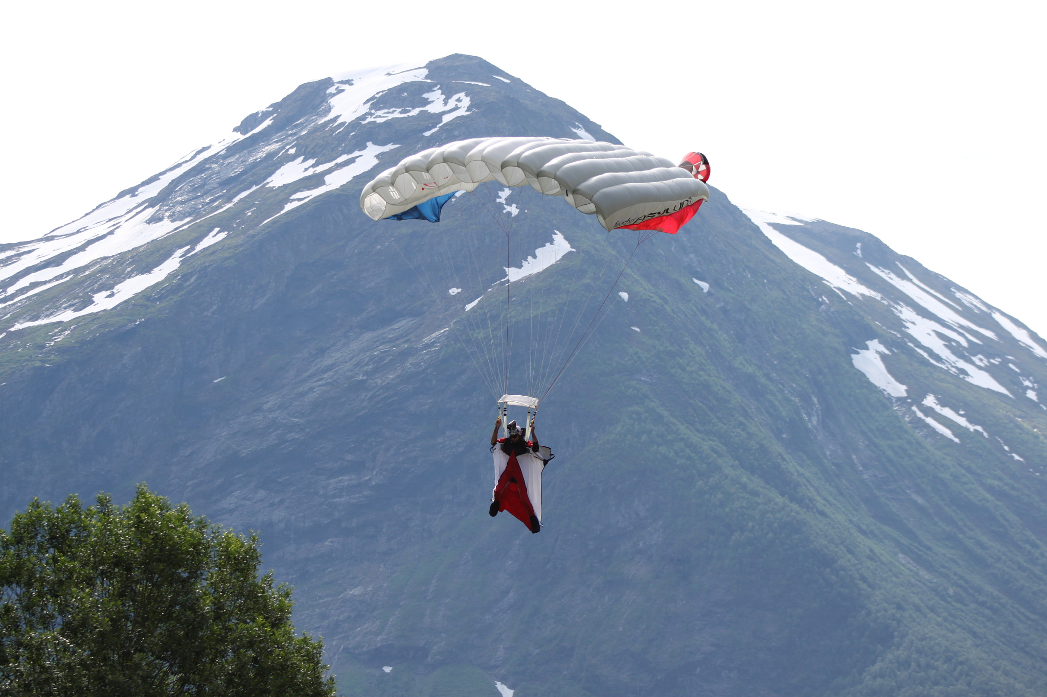 Canon EOS 500D (EOS Rebel T1i / EOS Kiss X3) + EF75-300mm f/4-5.6 sample photo. Wingsuit base jumper at world base race. photography