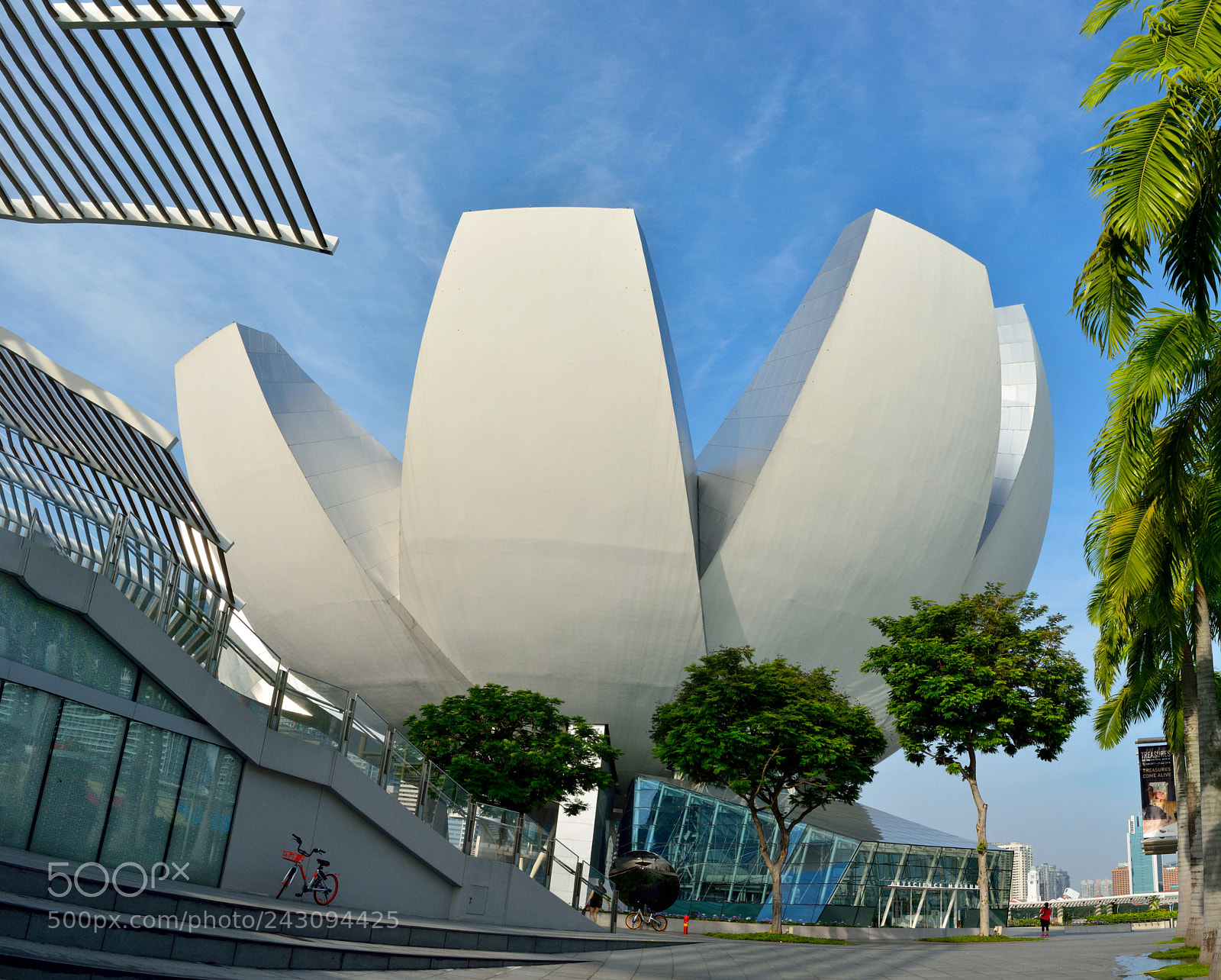 Nikon D7100 sample photo. Flower-shaped artscience museum in photography