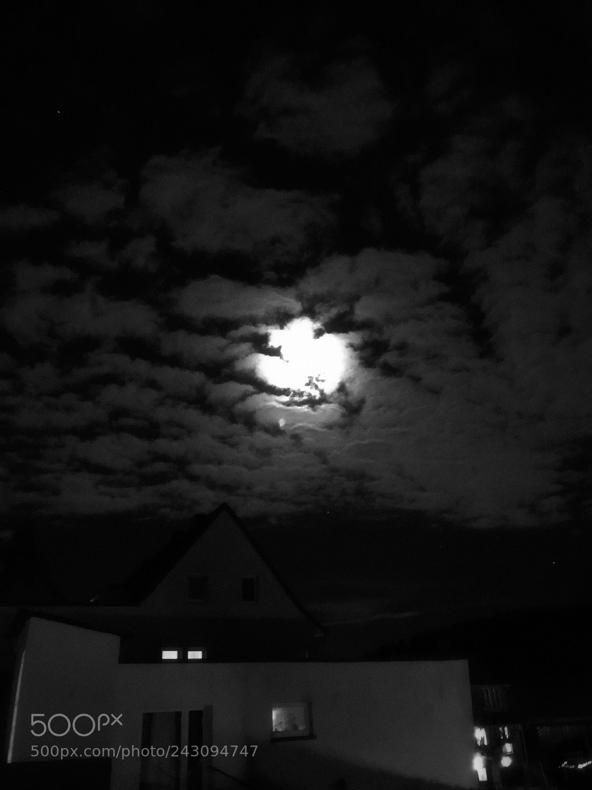 Apple iPhone X sample photo. Luna spiona photography