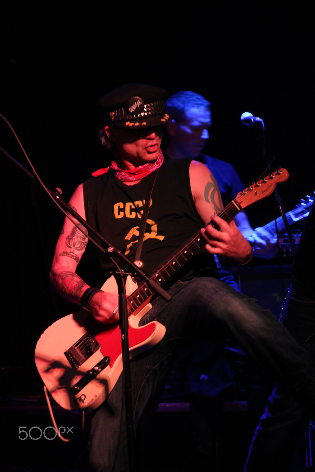 Canon EOS 550D (EOS Rebel T2i / EOS Kiss X4) sample photo. Rock men on stage photography