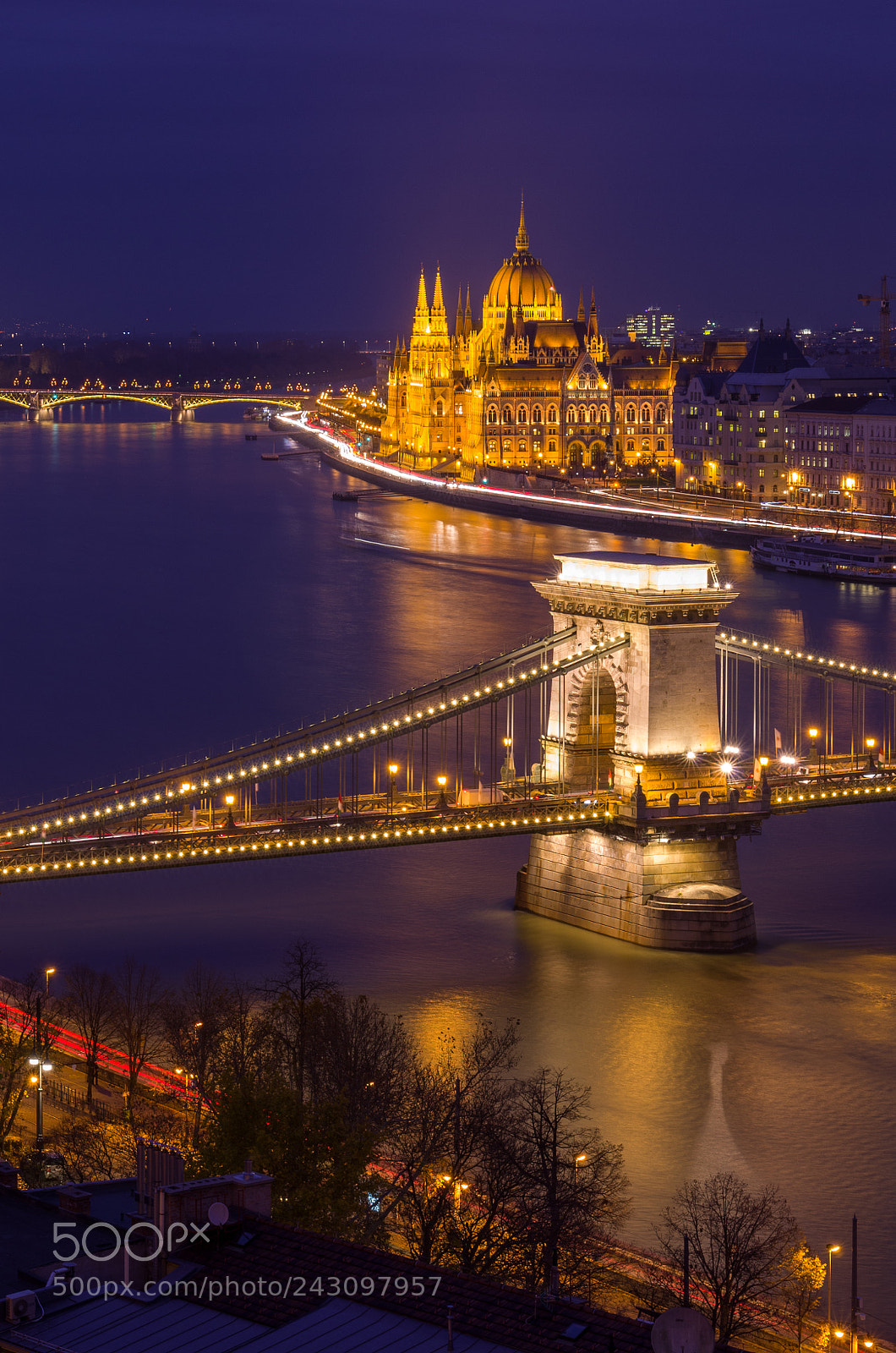 Pentax K-5 sample photo. Chain bridge parliament view photography