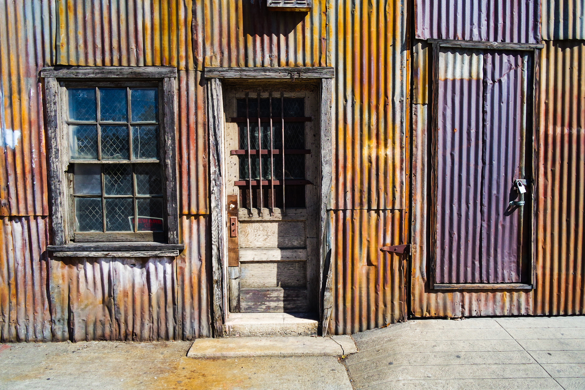 Samsung NX mini sample photo. Serial killer photography
