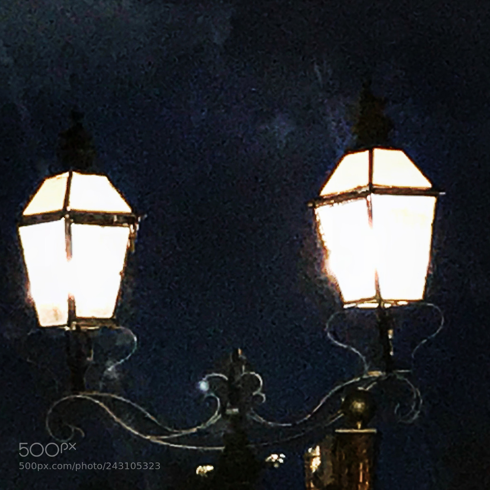 Apple iPhone 7 sample photo. Lamplight 1973 song photography