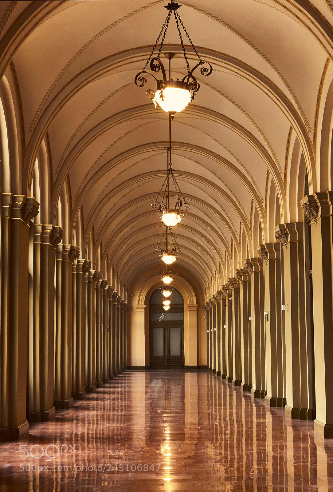Canon EOS 650D (EOS Rebel T4i / EOS Kiss X6i) sample photo. An empty hallway photography