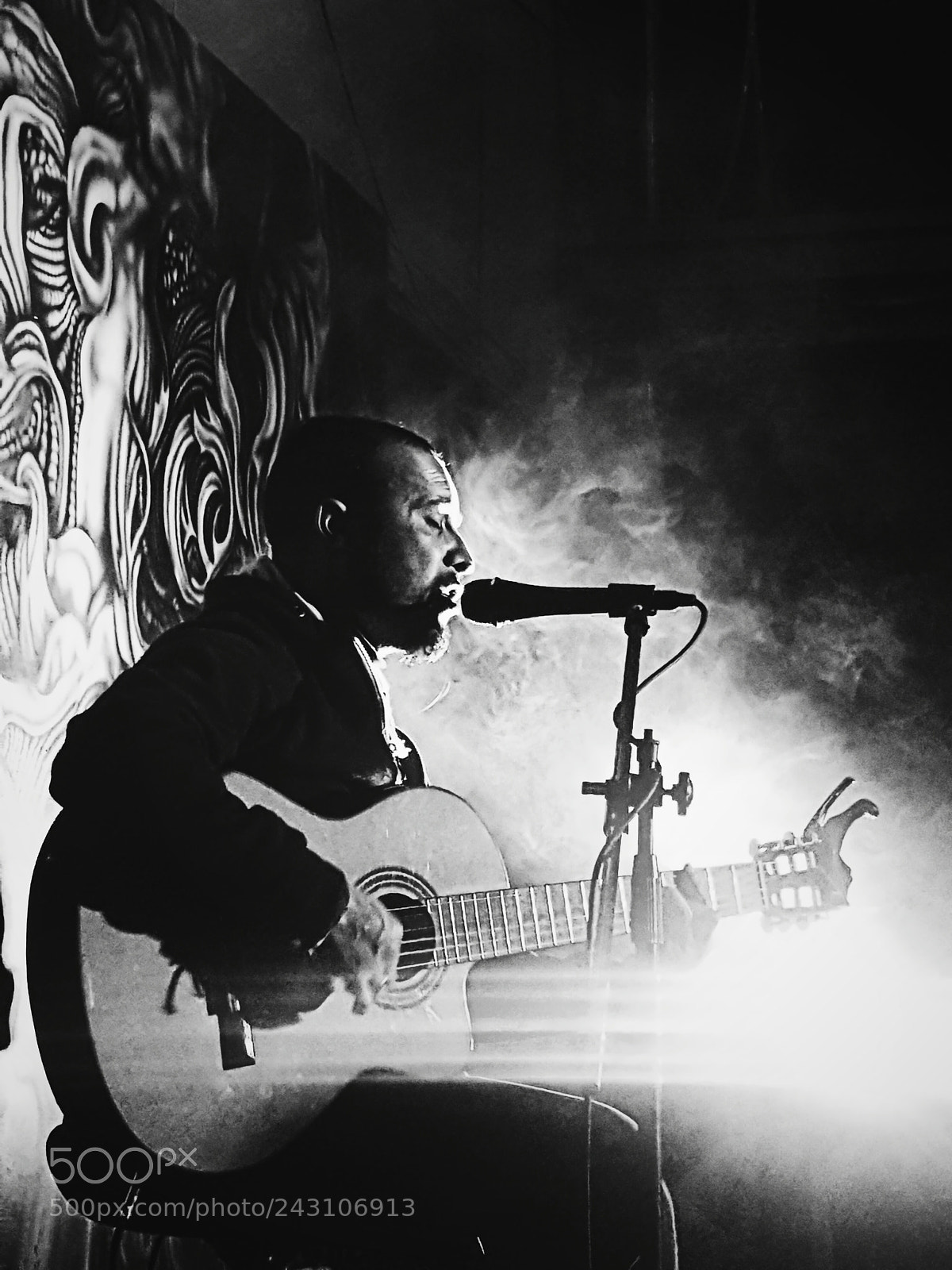 Samsung Galaxy S6 sample photo. Guitarist in the smoke photography
