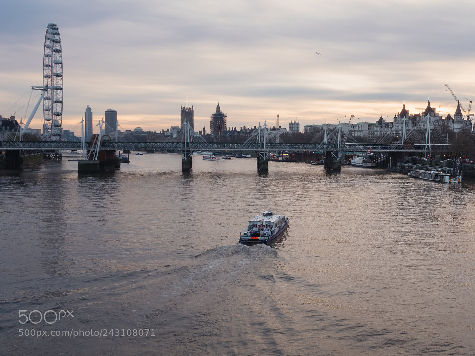 Olympus OM-D E-M1 Mark II sample photo. Londontown & its eye photography