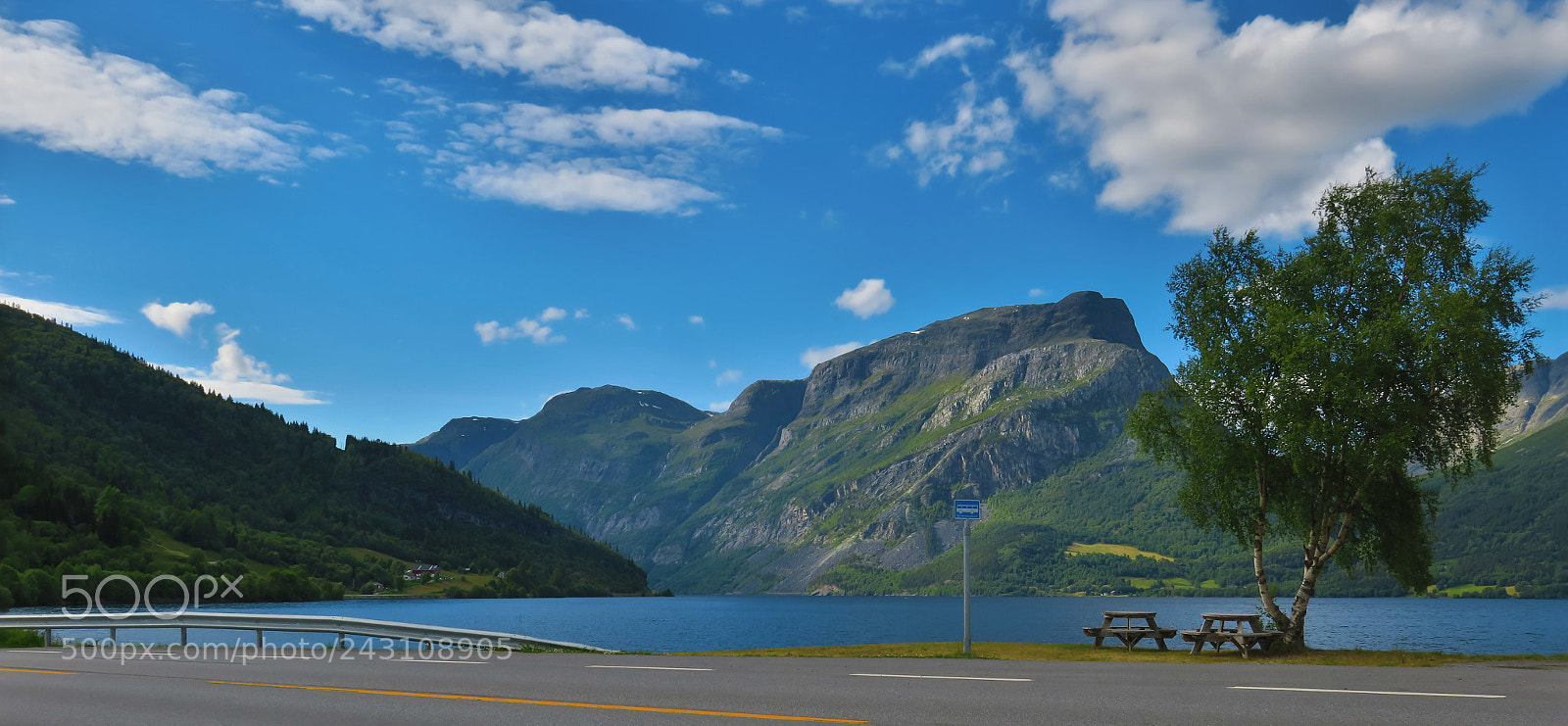 Canon PowerShot G3 X sample photo. Norway bus stop photography