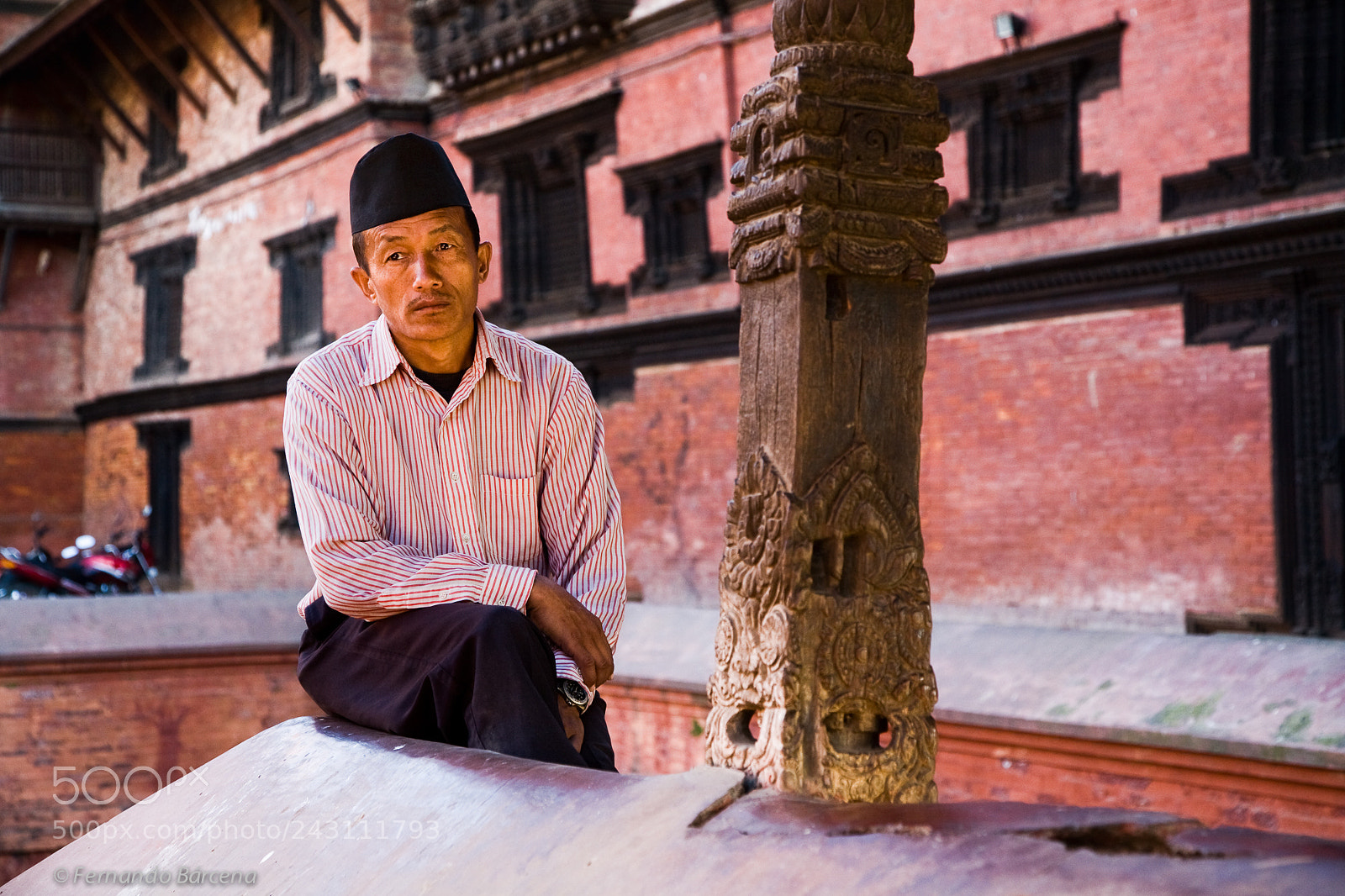 Canon EOS 5D sample photo. Man with hat. nepal photography