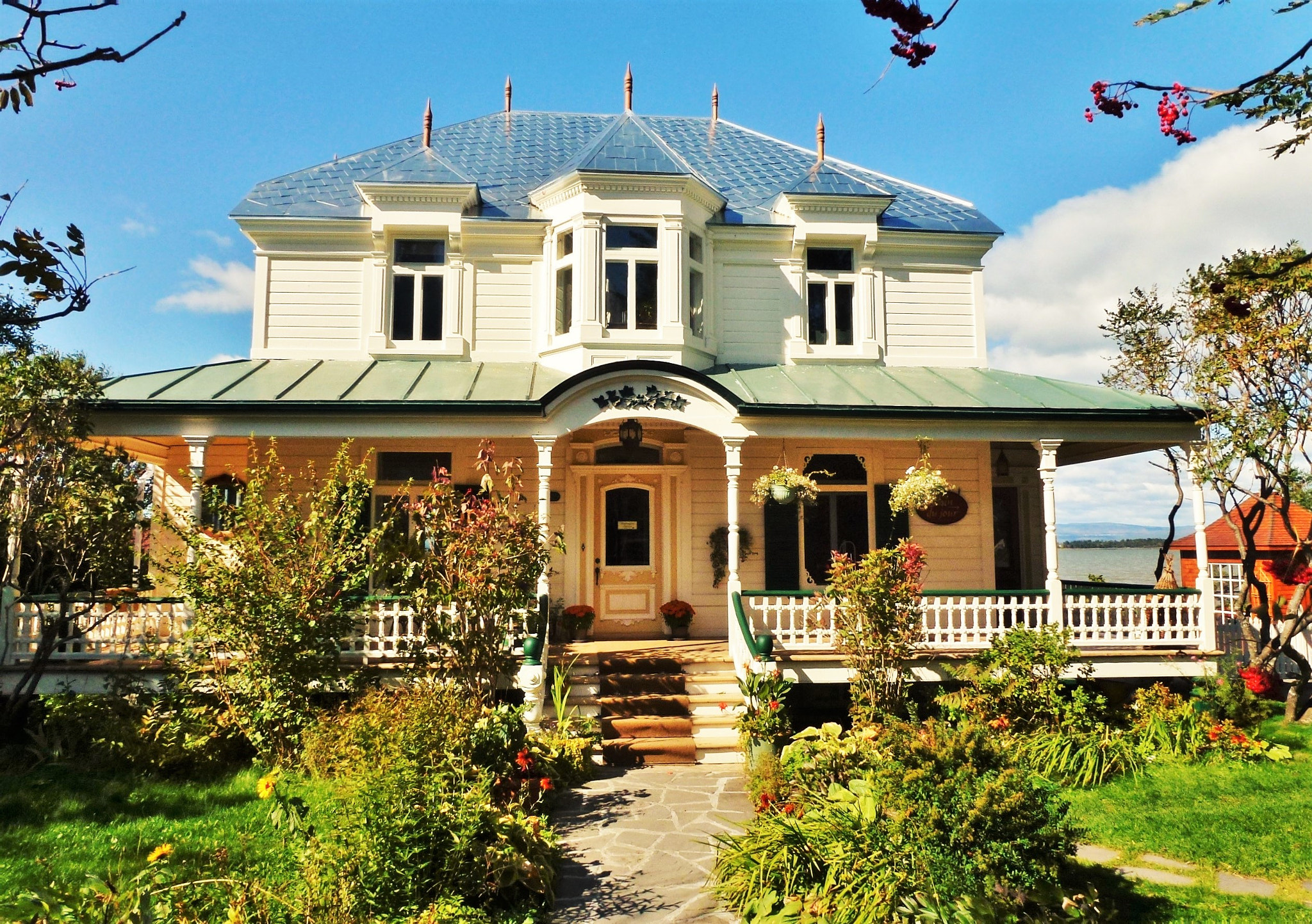 Panasonic DMC-ZS10 sample photo. Old house in quebec photography