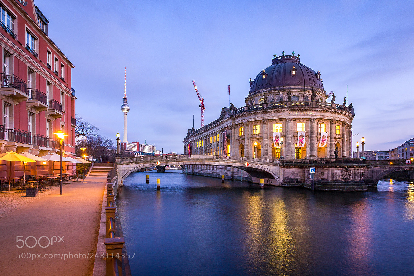 Canon EOS 550D (EOS Rebel T2i / EOS Kiss X4) sample photo. Bode museum sunset photography