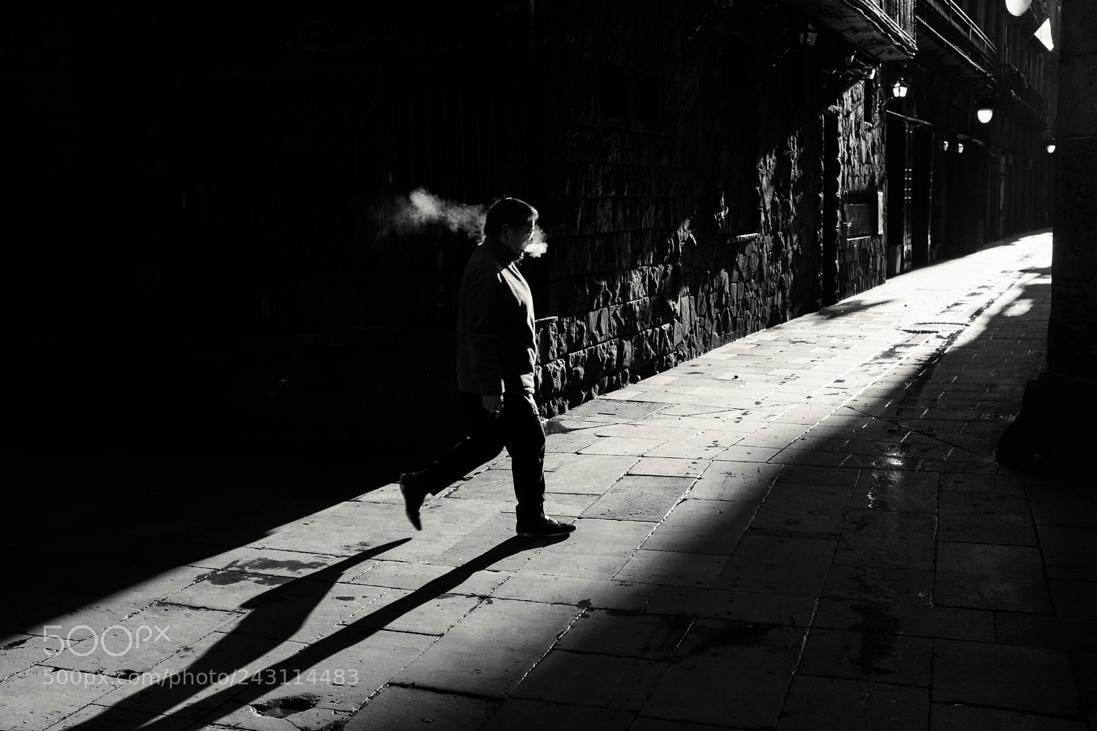 Fujifilm X100F sample photo. Man with cloud photography