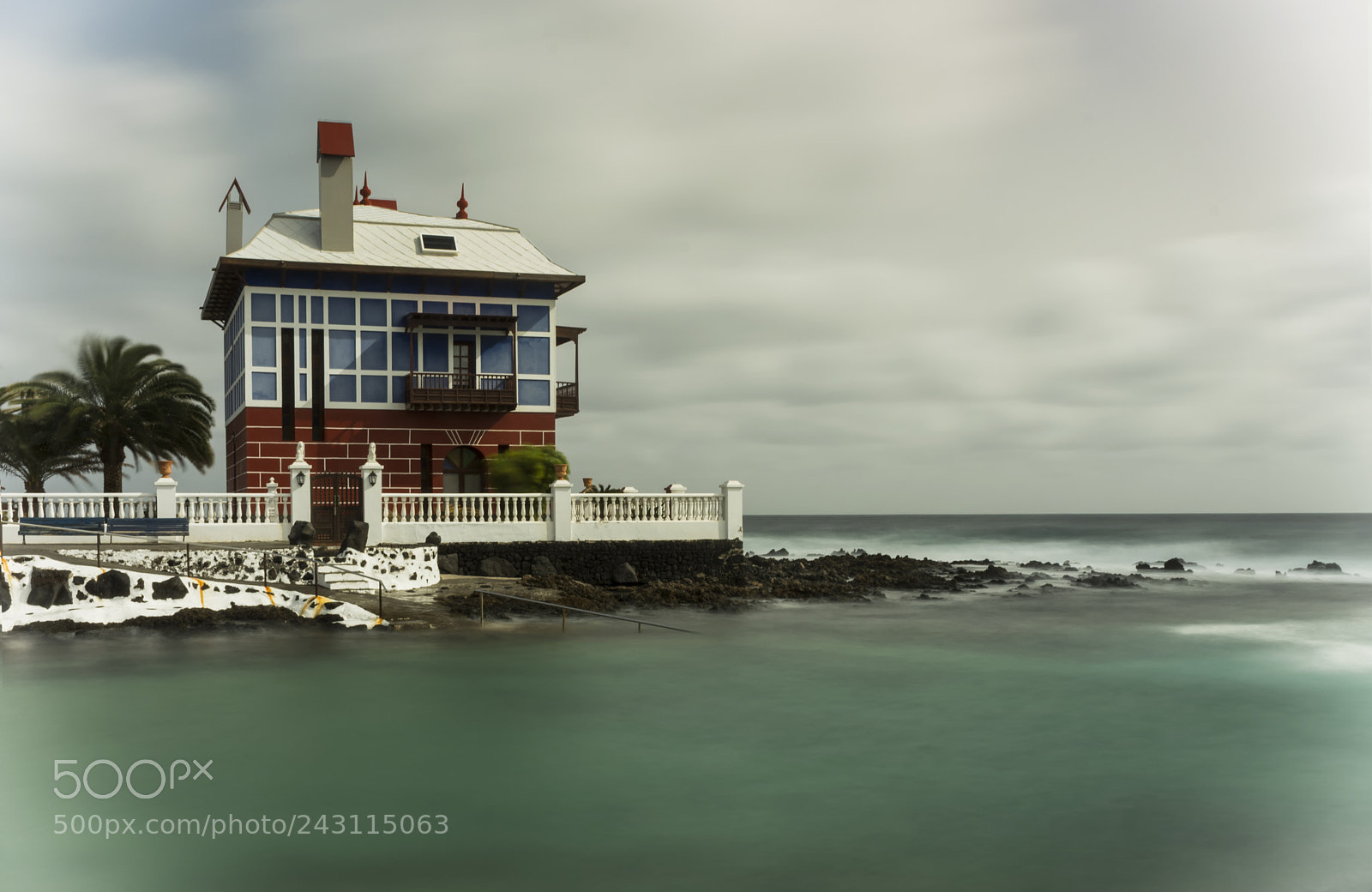 Nikon D7200 sample photo. The blue house photography