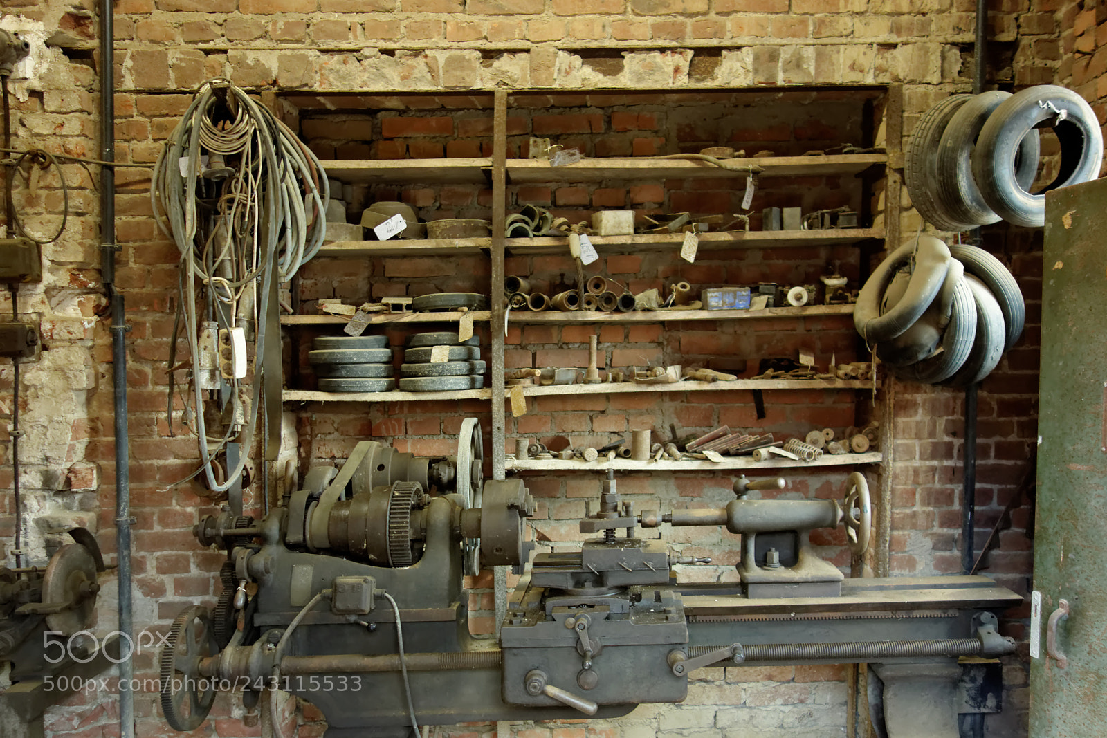 Sony Cyber-shot DSC-RX100 sample photo. Abandoned workshop photography