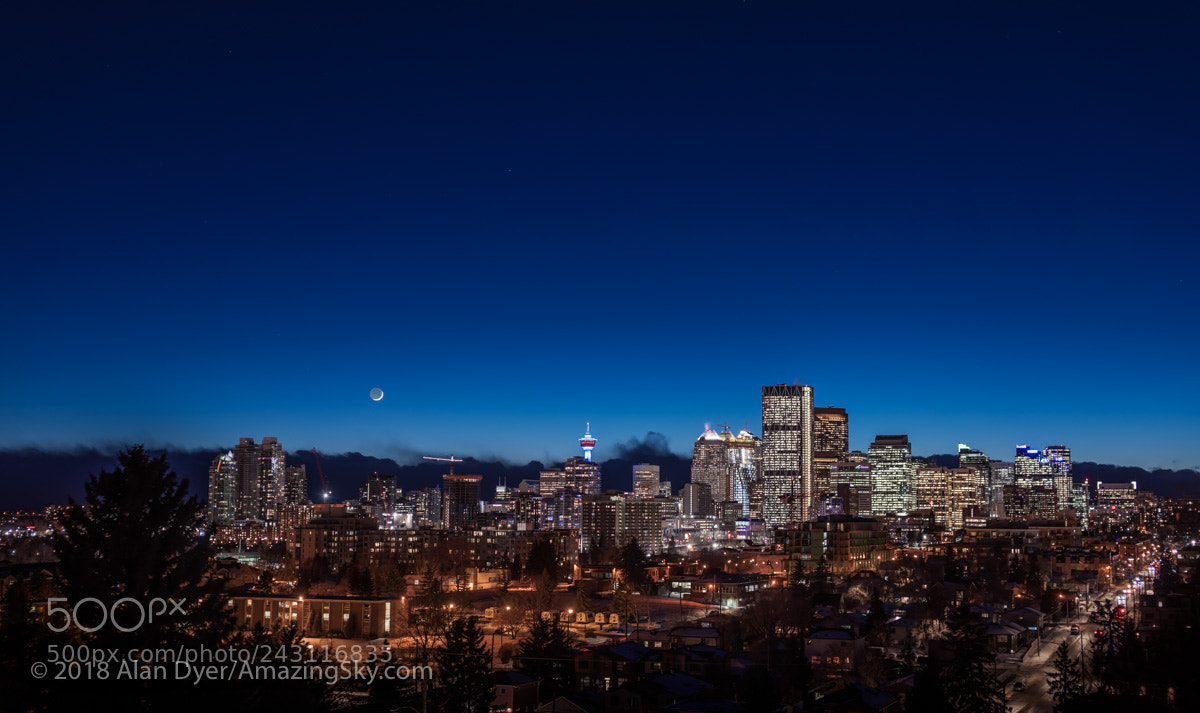 Canon EOS 6D Mark II sample photo. Crescent moon over calgary photography