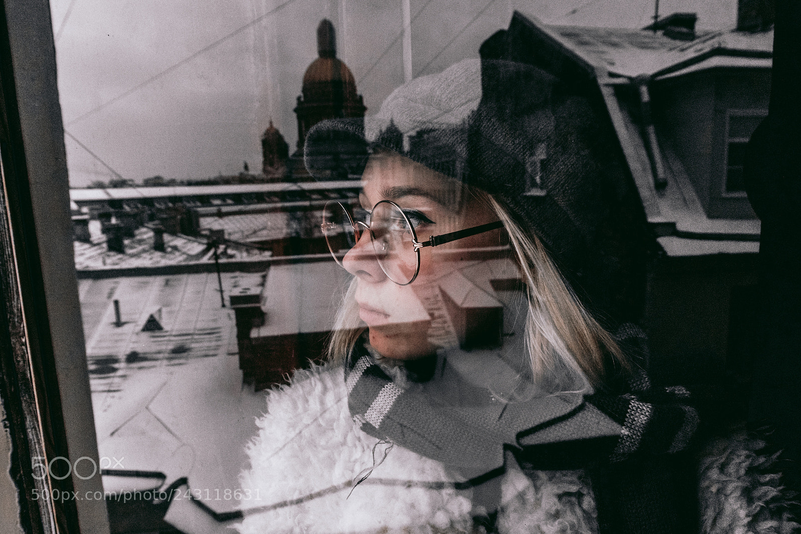 Fujifilm X-E1 sample photo. Kristina in the window photography