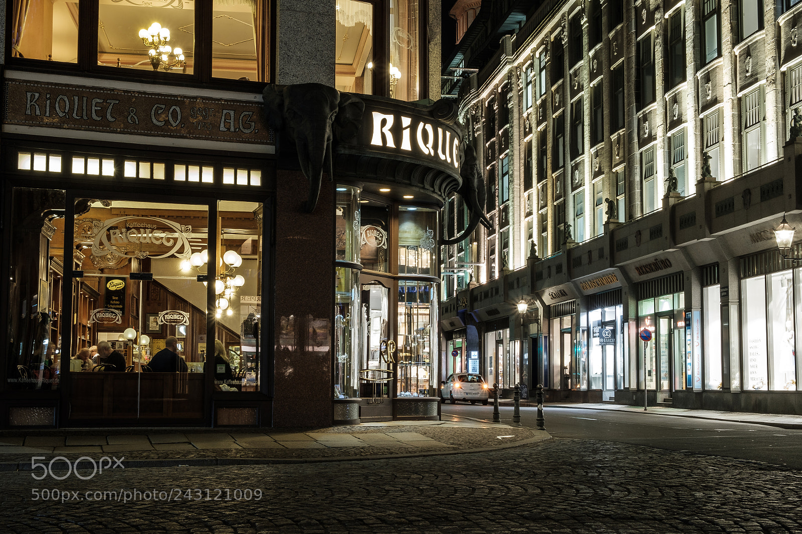 Fujifilm X-T2 sample photo. Night stroll photography