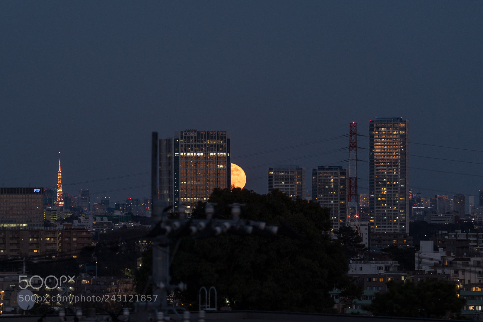 Sony a7R III sample photo. Moonrise over tamagawa rise photography