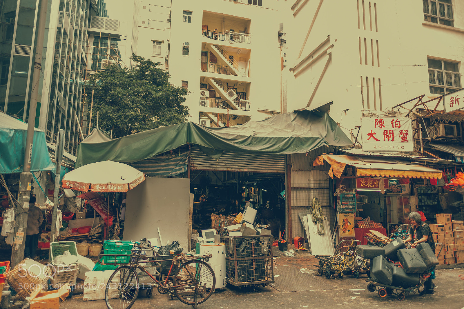 Fujifilm X-T2 sample photo. Jerry cans photography
