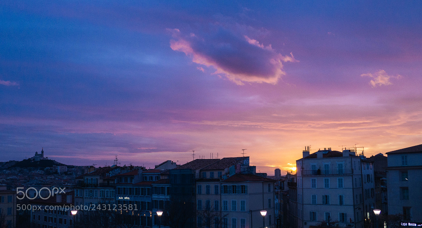 Olympus OM-D E-M10 II sample photo. A sunset in marseille photography