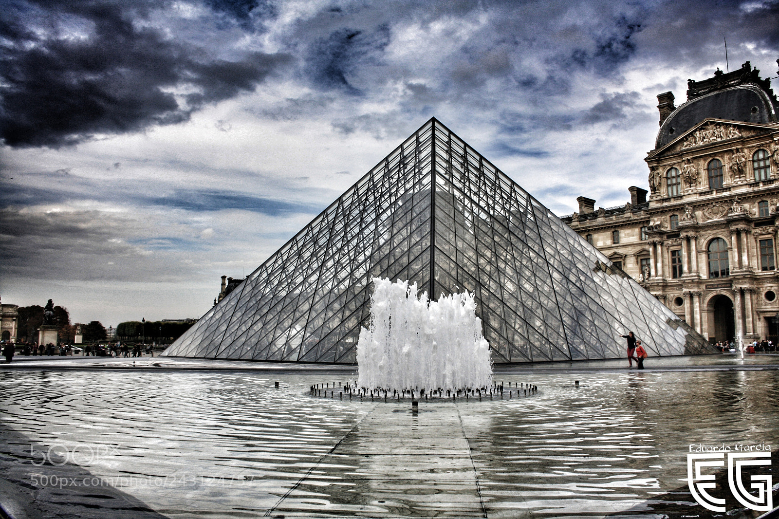 Canon EOS 1000D (EOS Digital Rebel XS / EOS Kiss F) sample photo. Louvre 2 photography