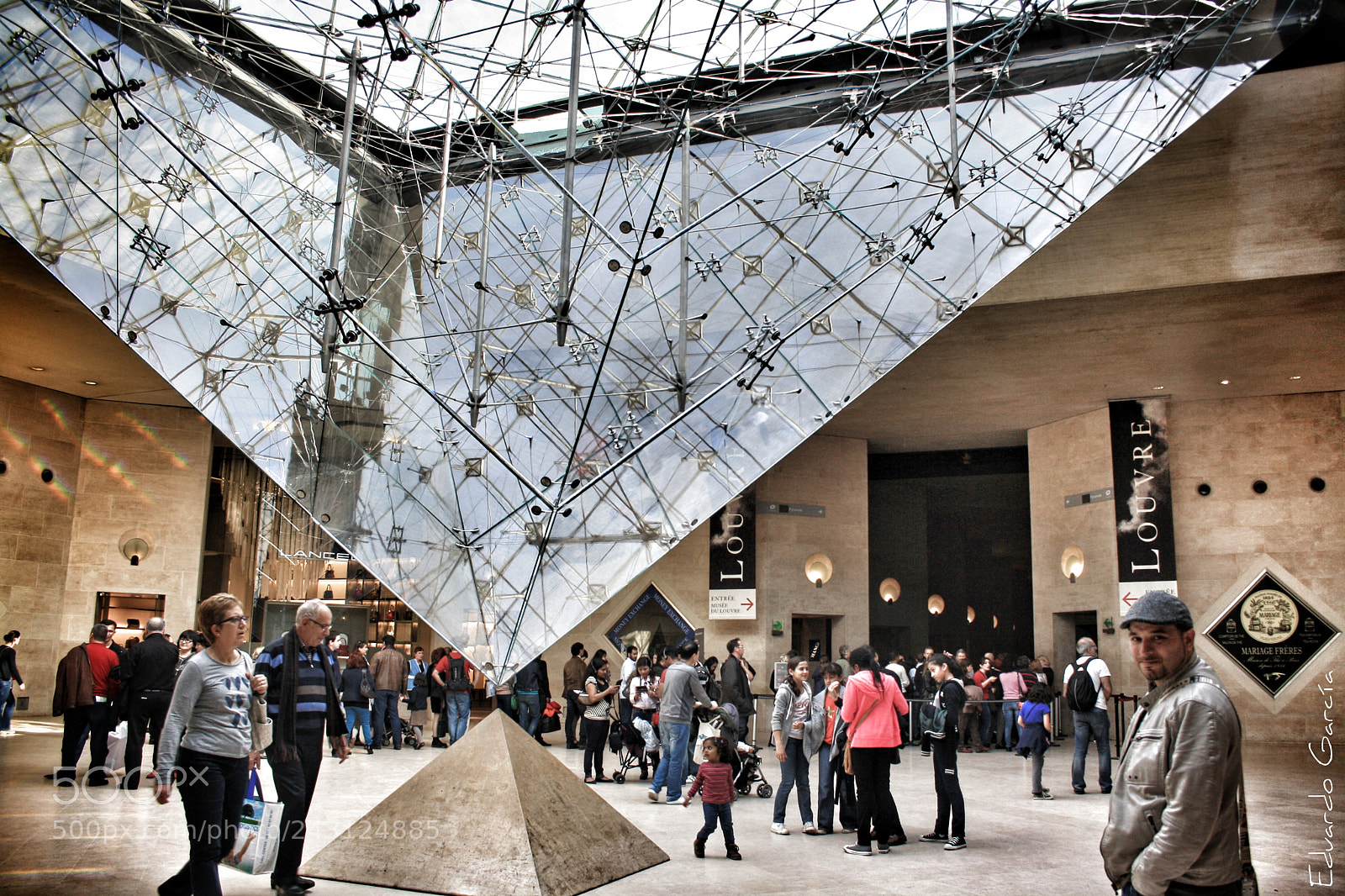 Canon EOS 1000D (EOS Digital Rebel XS / EOS Kiss F) sample photo. Museo del louvre photography