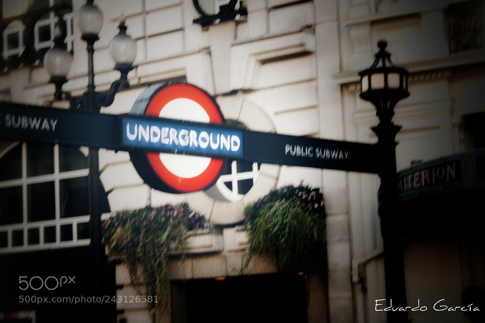 Canon EOS 1000D (EOS Digital Rebel XS / EOS Kiss F) sample photo. Underground photography