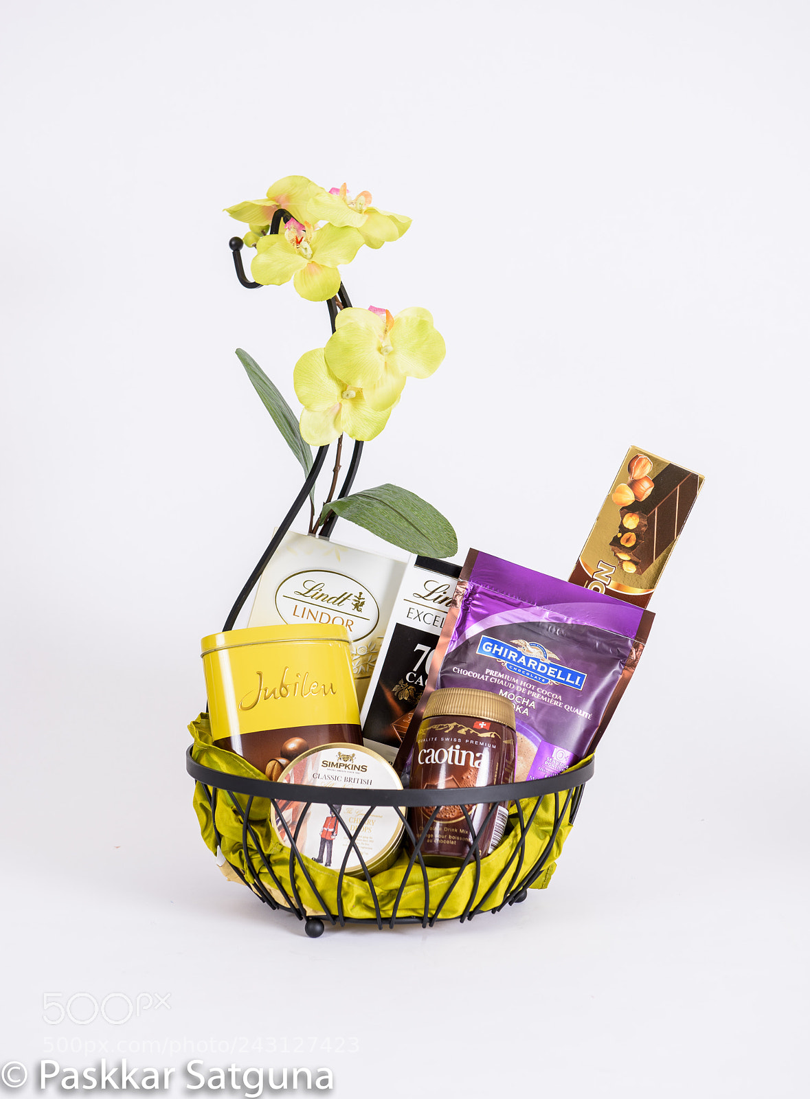 Nikon D810 sample photo. Gift basket photography