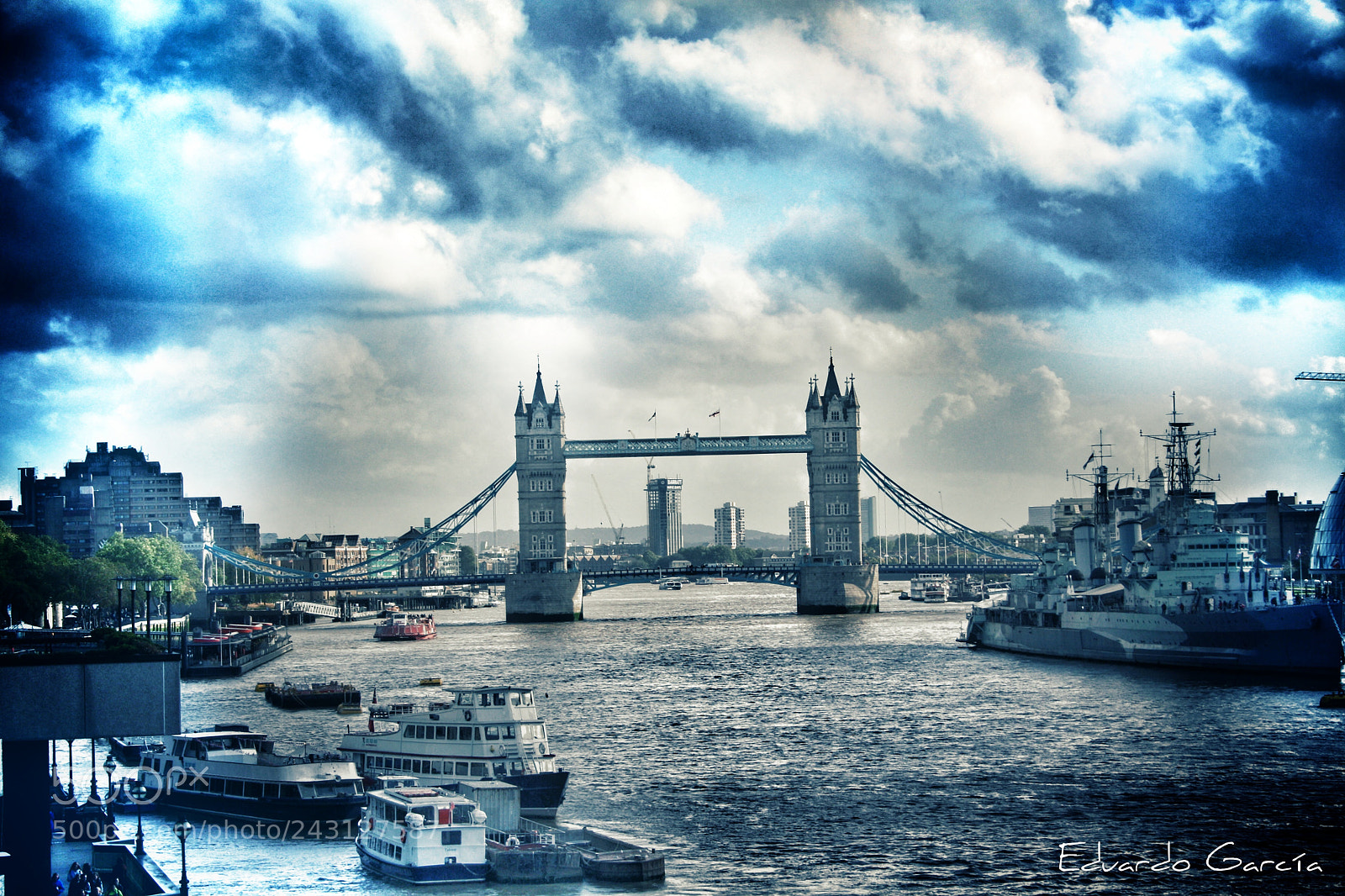 Canon EOS 1000D (EOS Digital Rebel XS / EOS Kiss F) sample photo. London bridge photography