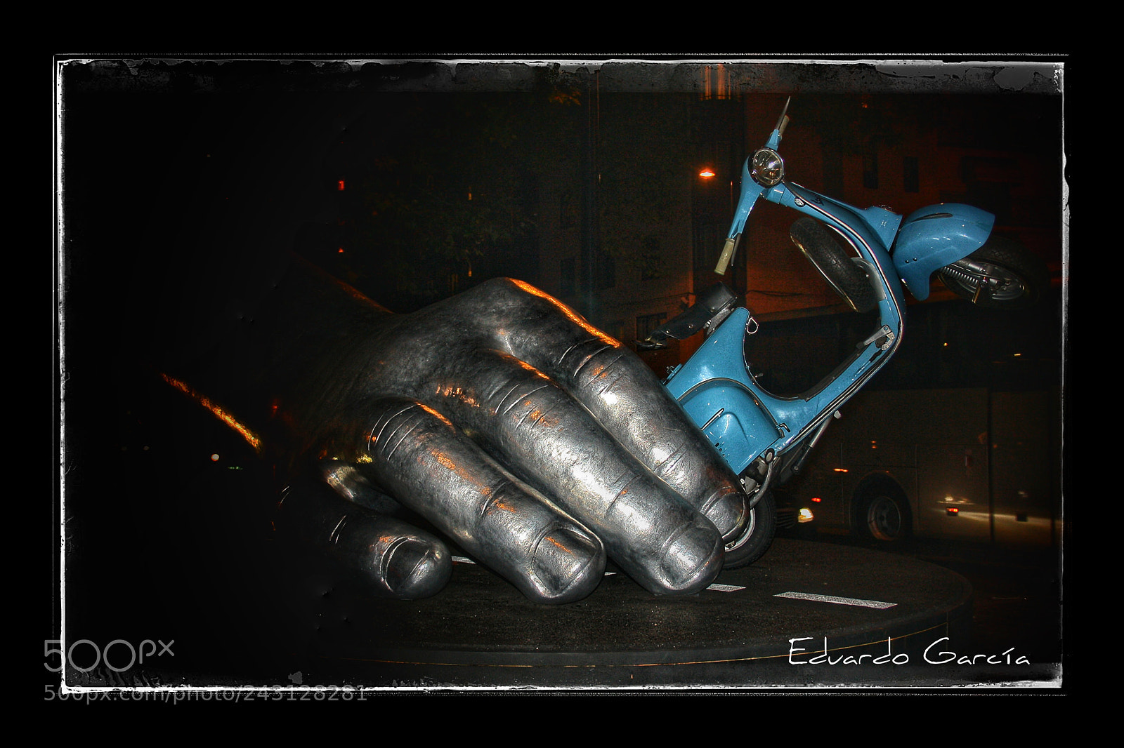 Canon EOS 1000D (EOS Digital Rebel XS / EOS Kiss F) sample photo. Vespa photography
