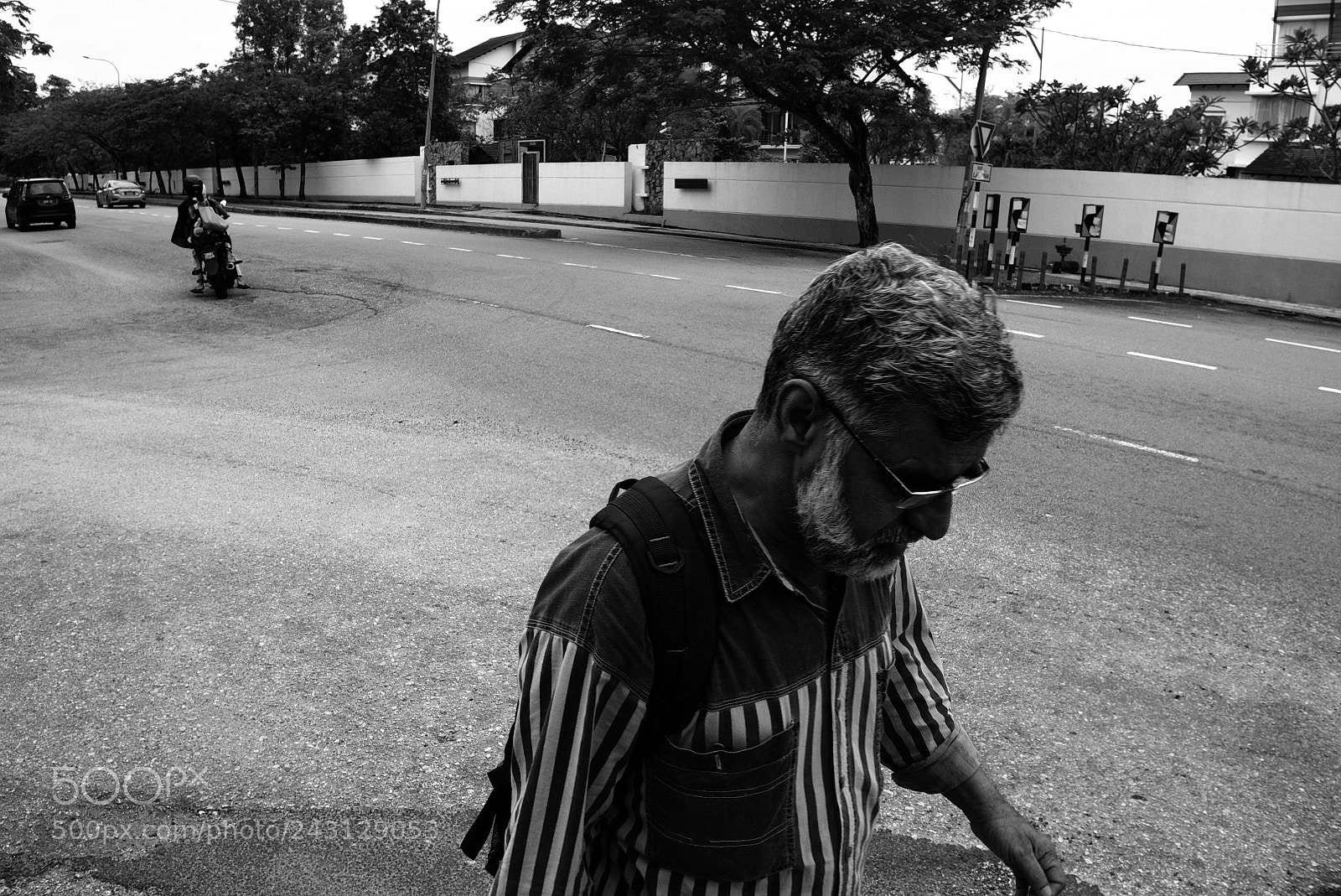 Panasonic Lumix DMC-GF7 sample photo. Old man tired and photography