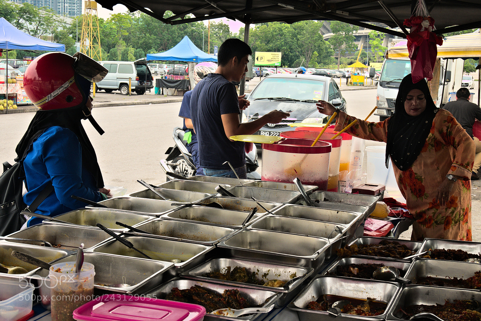 Panasonic Lumix DMC-GF7 sample photo. Street vendor photography