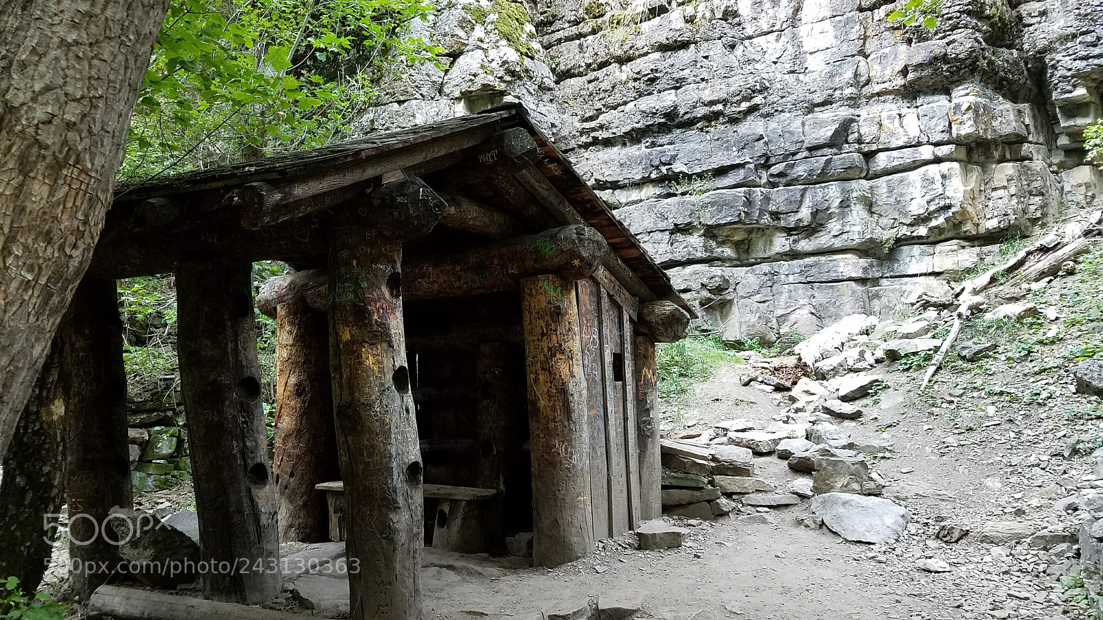Samsung Galaxy S7 sample photo. This shelter will keep photography