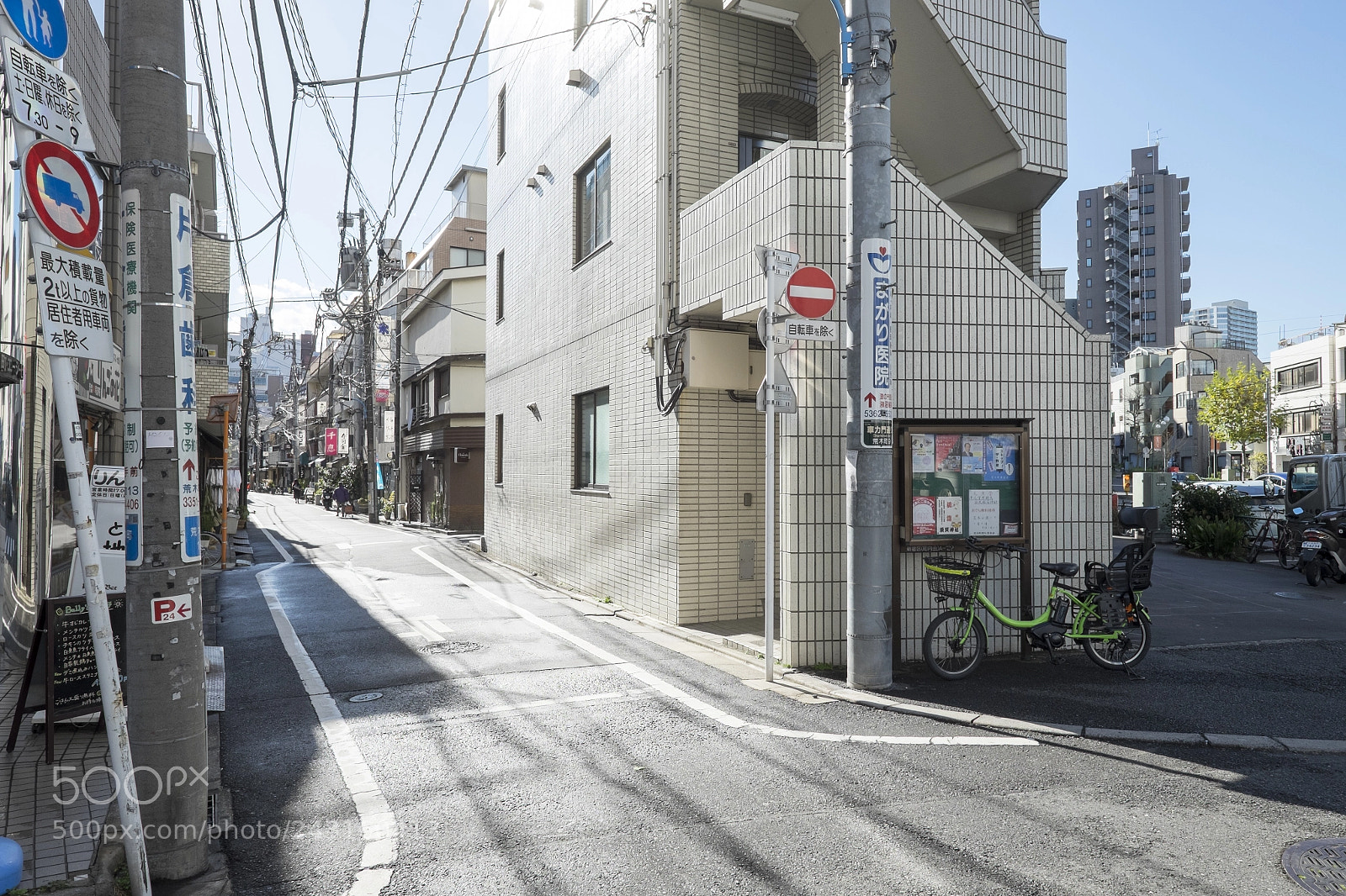Fujifilm X-T1 sample photo. Tokyo.新宿区荒木町　車力門通り photography